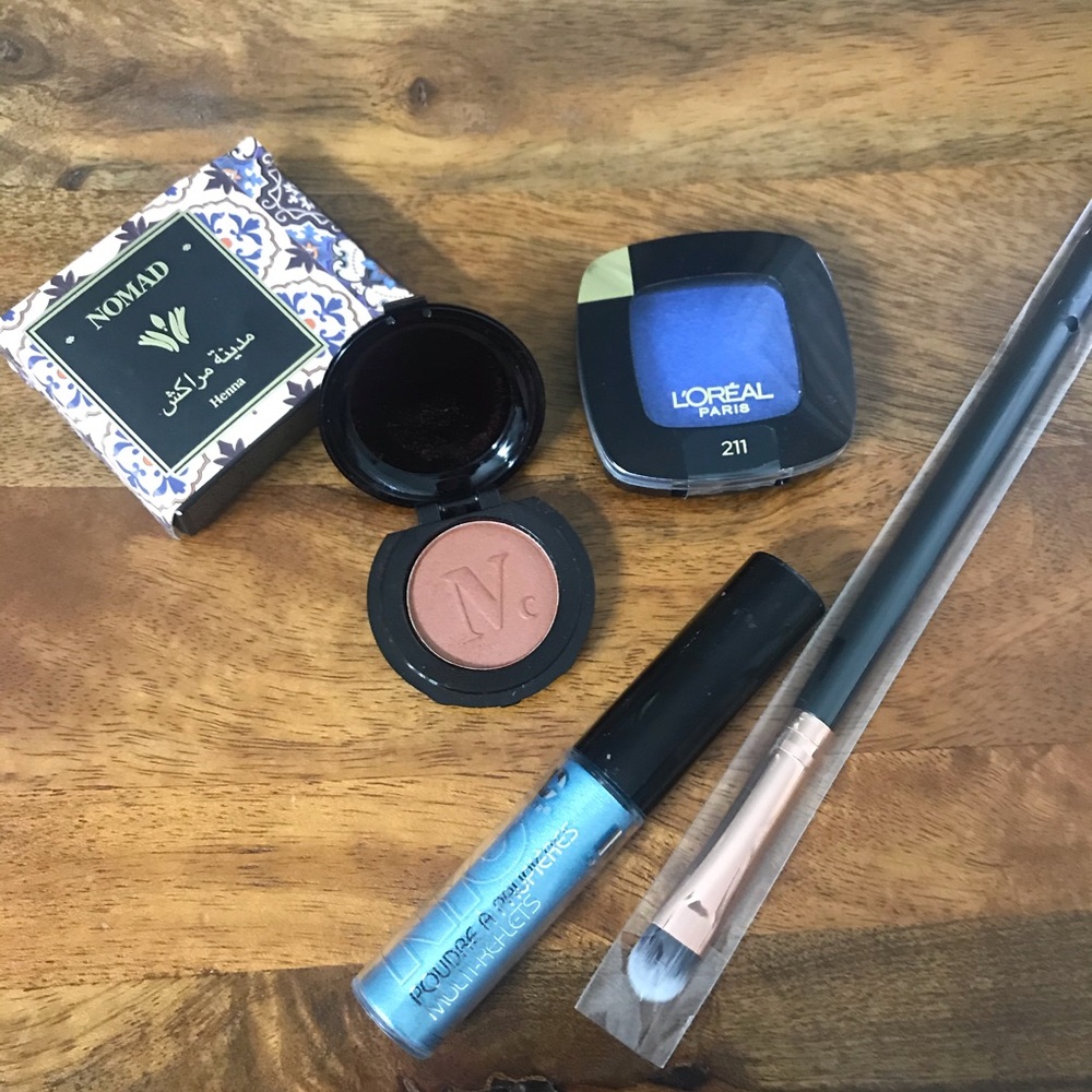 Eyeshadow Bundle w/ Makeup Brush